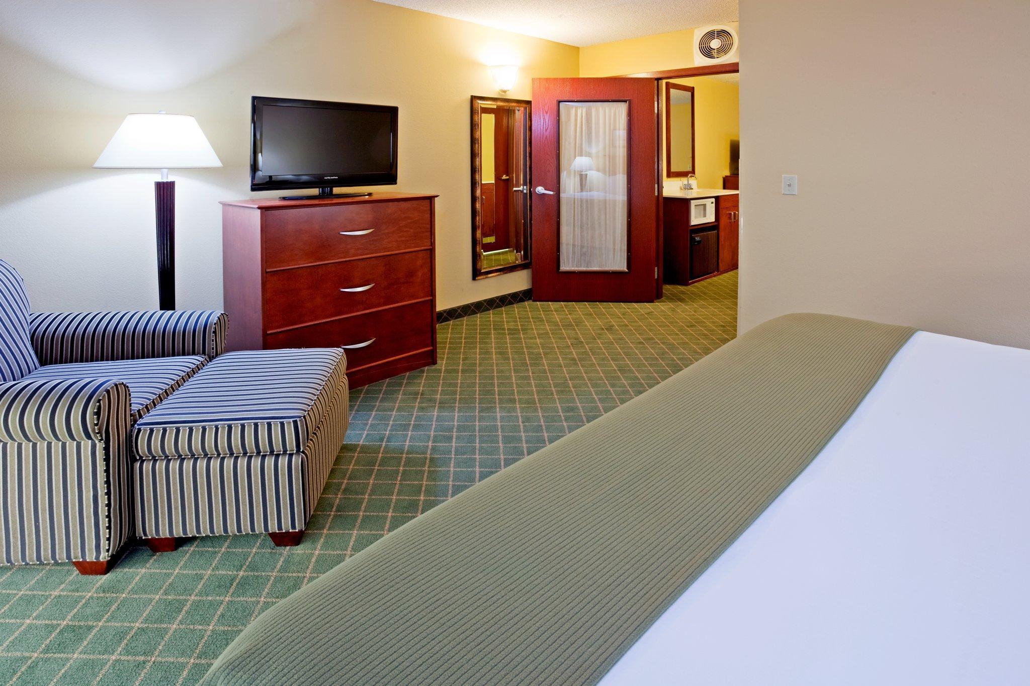 Holiday Inn Express Hotel & Suites Coon Rapids - Blaine Area By Ihg Exterior photo
