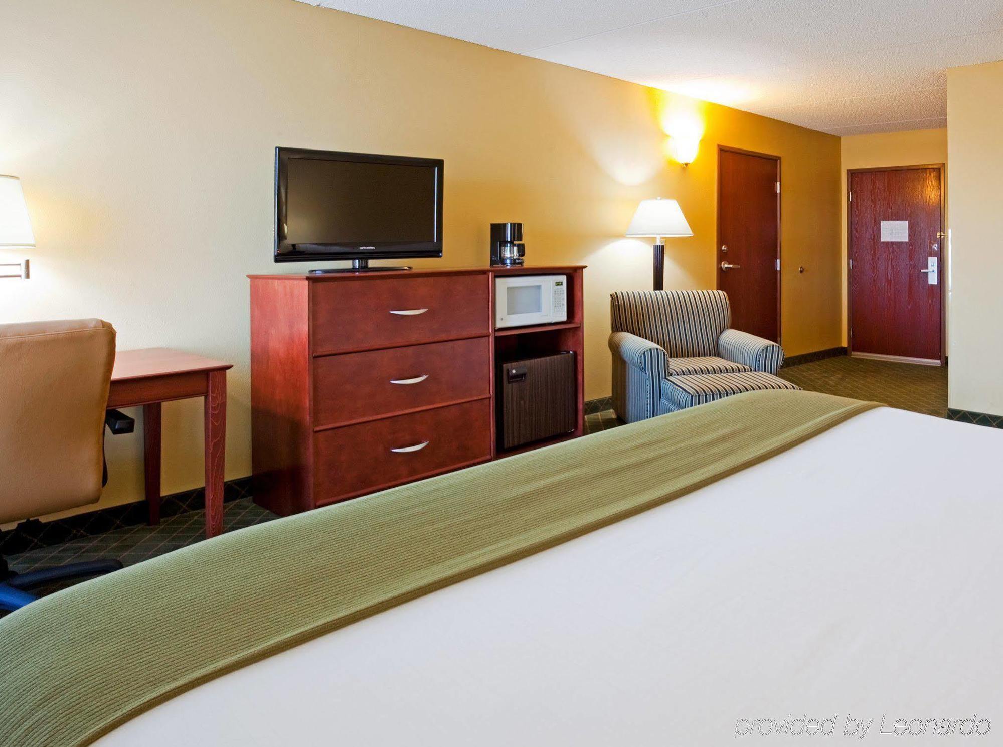 Holiday Inn Express Hotel & Suites Coon Rapids - Blaine Area By Ihg Exterior photo