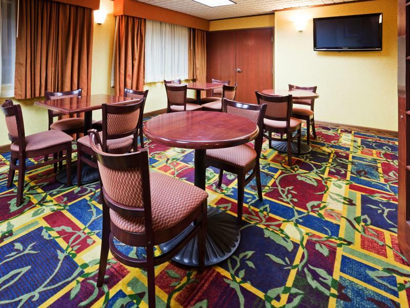 Holiday Inn Express Hotel & Suites Coon Rapids - Blaine Area By Ihg Exterior photo